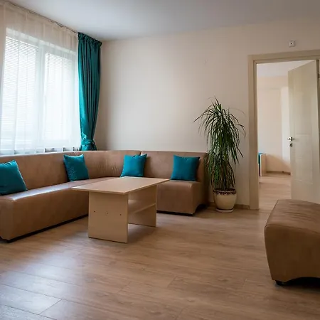 Aldeamento Turístico Youth Centre