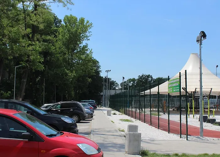 Youth Centre 假日公园